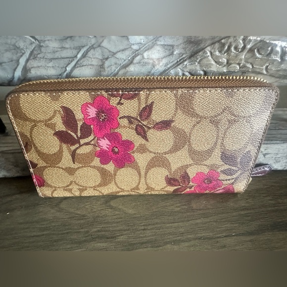 Coach Accordion Zip Wallet Signature Victorian Floral Print - Picture 2 of 11